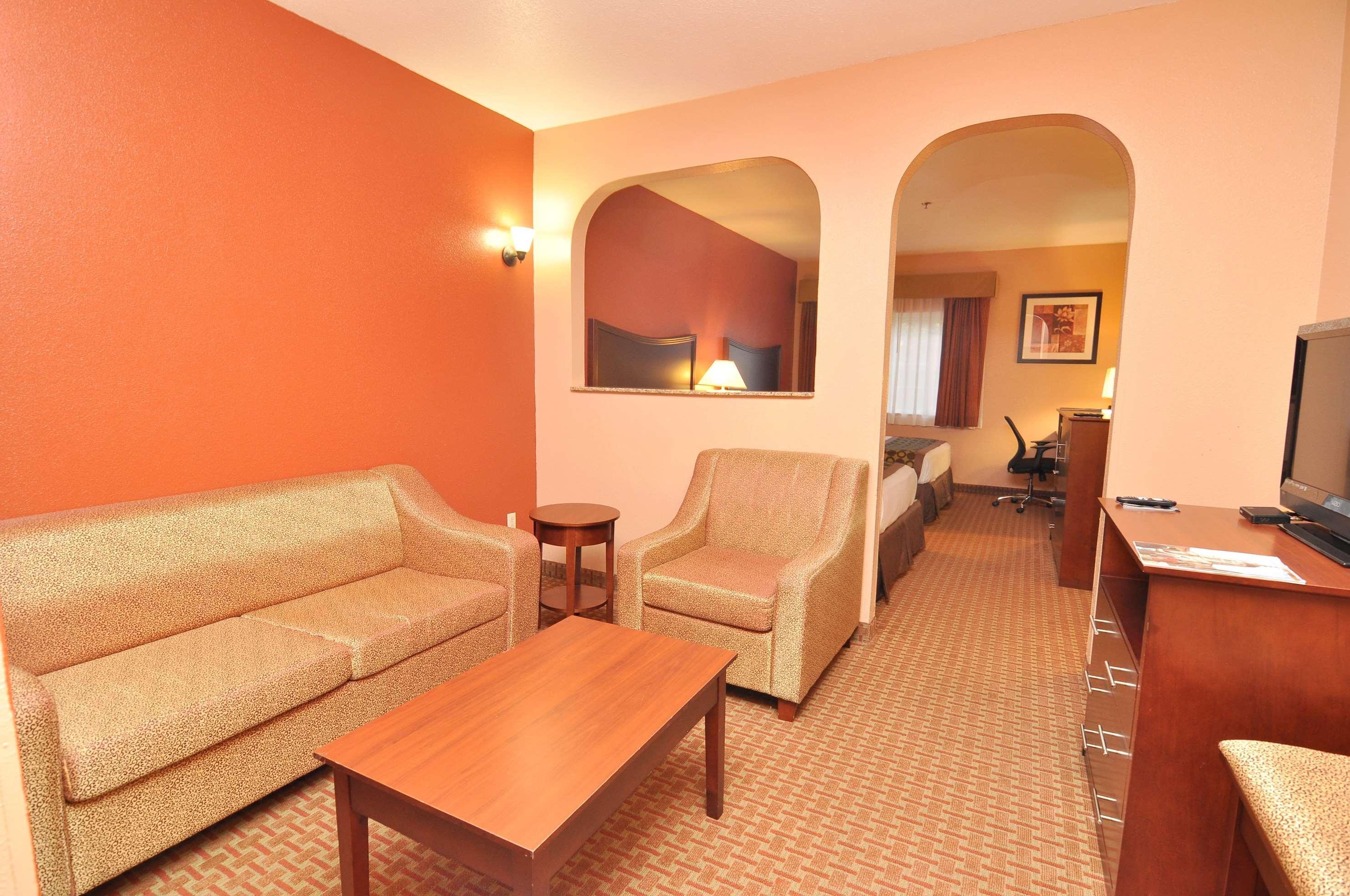 Surestay Plus Hotel By Best Western Topeka Zewnętrze zdjęcie