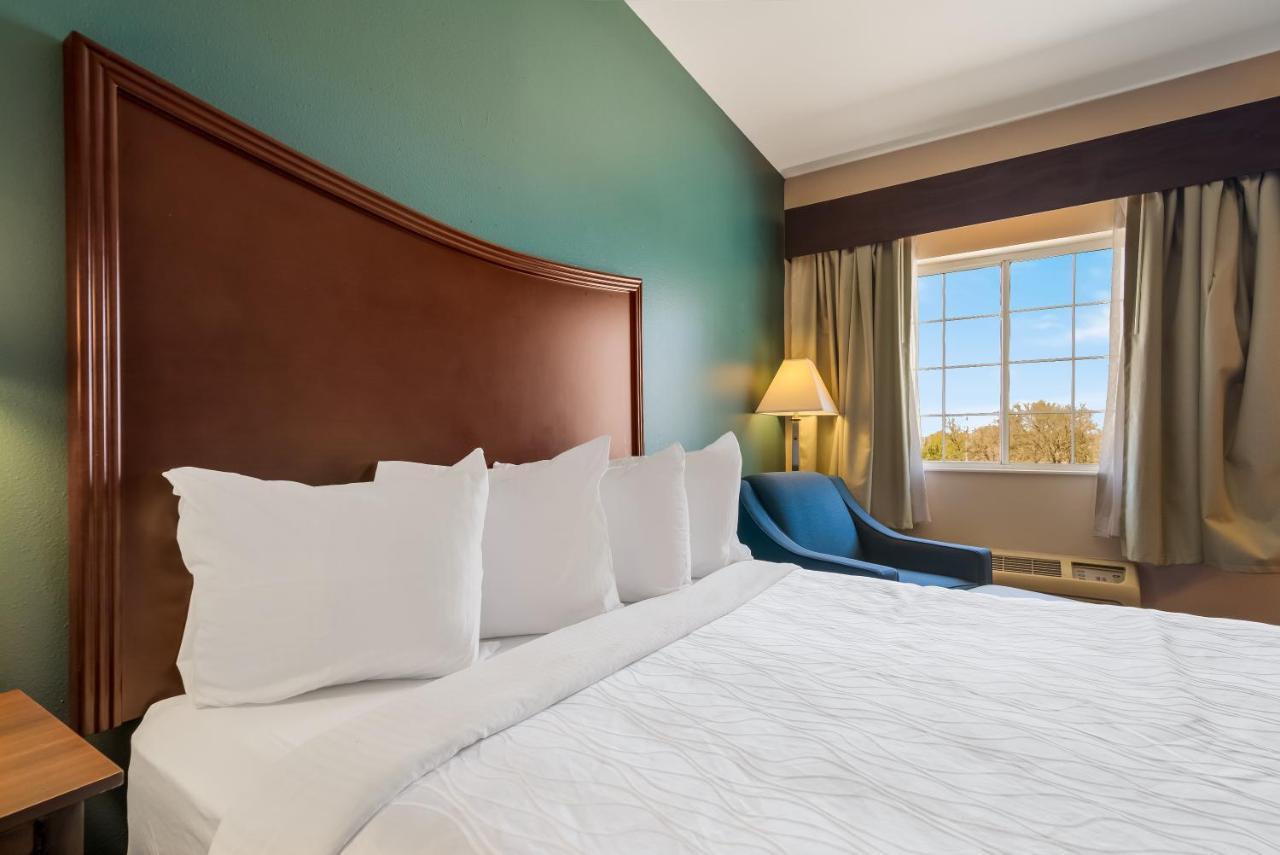 Surestay Plus Hotel By Best Western Topeka Zewnętrze zdjęcie