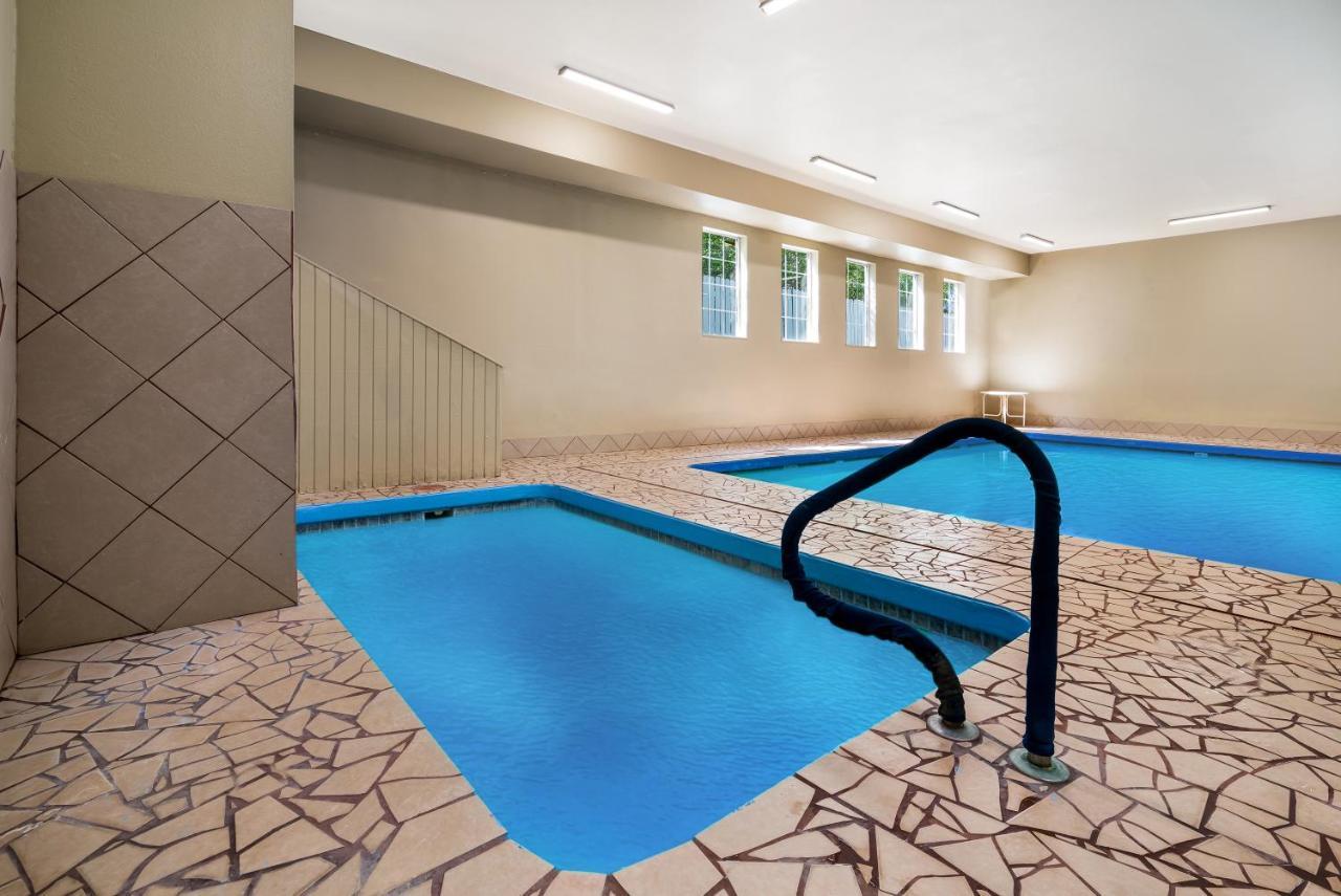 Surestay Plus Hotel By Best Western Topeka Zewnętrze zdjęcie